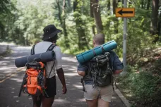 Cesta napříč Českem láká stále více lidí. Hodně oblíbená je stezka podél severních hranic