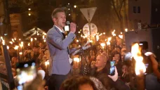 Péter Magyar na demonstraci proti Viktoru Orbánovi