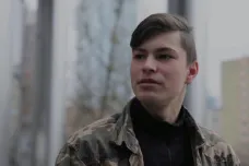 Vyhrožovali mi, chci žít v míru, říká sirotek, kterého Kreml zneužil k propagandě