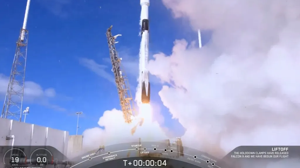 Snímky z letu Falconu 9 se satelity Starlink