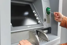 Kvůli jednoduchému pinu vybral muž z kradené karty na 120 tisíc