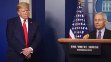 Donald Trump a Anthony Fauci