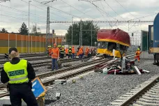 Vlaky jezdí po tragické nehodě v Pardubicích bez omezení