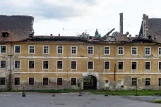 Chátrající kasárny v Terezíně by se mohly dočkat opravy, přimluvil se za ně i prezident