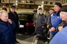 Putin byl podle Kremlu v Mariupolu. „Vrací se na místo svých zločinů,“ reagoval Kyjev