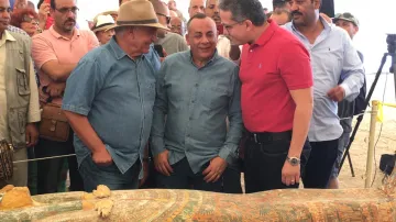 Egypt představil nově nalezené sarkofágy