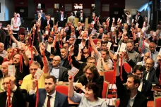 Šmardovy stanovy neprošly. „Úprk“ delegátů zhatil závěr sjezdu Sociálních demokratů