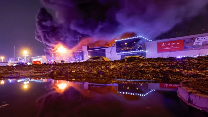 Následky útoku v budově Crocus City Hall na okraji Moskvy