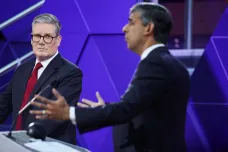 „Chcete jednat s Talibanem?“ ptal se Sunak Starmera v televizní debatě