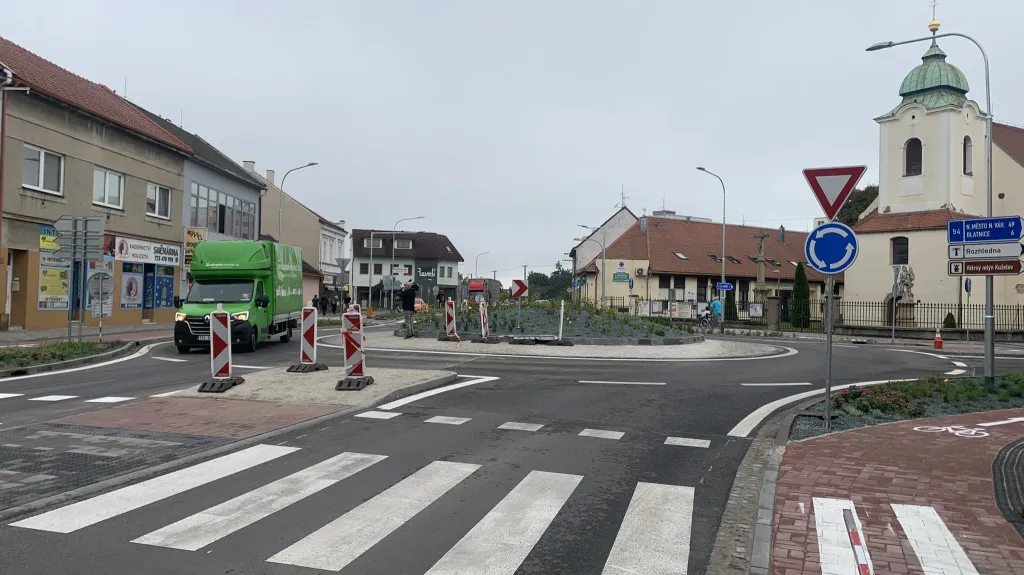 Kruhový objezd ve Veselí nad Moravou