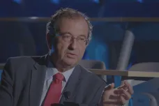 „Je to, jako když vám někdo trhá zub pomalu.“ Psychiatr Höschl mluví o pandemii i Státní bezpečnosti