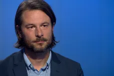 Protilátky po nemoci vydrží déle, očkování je ale výrazně bezpečnější, říká biochemik Trnka