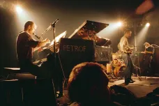 Hráli muziku jak žiletky, tak museli do podzemí. Před 40 lety zazněl první koncert Psích vojáků