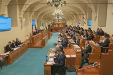Novela prodlužování ochrany uprchlíků z Ukrajiny prošla Senátem