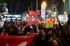 Tureckem zmítají největší protesty za více než deset let, píše AP