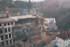 V Liberci začala demolice budovy v areálu bývalé Textilany