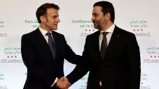 Francouzský prezident Emmanuel Macron a syrský ministr zahraničí Asad Šibání