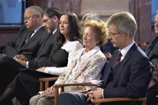 Politici i pamětníci si celý den připomínají oběti holocaustu
