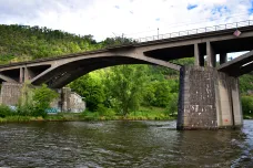 Kvůli rekonstrukci je přerušen provoz na železničním Branickém mostu. Ovlivní to hlavně nákladní dopravu