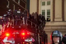 Policie zadržela tři stovky demonstrantů při protestech na Kolumbijské univerzitě