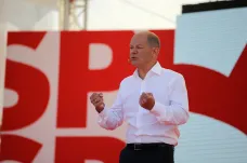 Německá SPD je poprvé po patnácti letech v čele předvolebního průzkumu
