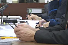 Soud nepravomocně potrestal mladíka 17 a půl lety vězení za vraždu taxikáře na Černém Mostu