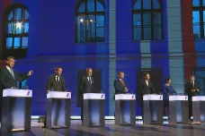 Lídři vládní koalice se v předvolební superdebatě kvůli bydlení ostře střetli s předsedy z opozice