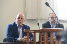 Za prezidenta se nemělo omlouvat ministerstvo, uvedl Ústavní soud ke kauze se Šarapatkou