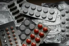 Nákupy inovativních léků pojišťovnami by mohly ušetřit miliardy. Doktoři se bojí výpadků