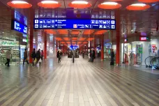 Předvánoční vlakové spoje jsou téměř vyprodané. Dopravci je plánují posílit, ale radí rezervovat si místa včas