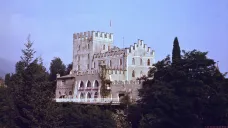 Zámek Itter v rakouských Alpách (na snímku z roku 1979)