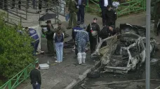 Vyšetřovatelé u vybuchlého auta ve městě Balašicha u Moskvy