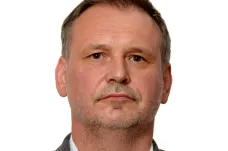 Senátorem za obvod Hradec Králové bude právník Jan Holásek, porazil lékaře Maška