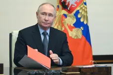 Verše oslavující Hitlera věnoval básník Putinovi. Nikdo to nepoznal