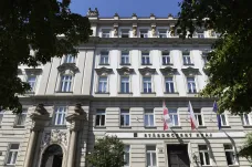V kauze externistů uložil soud bývalé vedoucí kanceláře středočeské exhejtmanky nepravomocně podmínku
