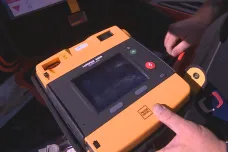 V Ústeckém kraji přibývají defibrilátory na veřejných místech. Zachraňují životy