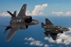 Nákup letounů F-35 zajistí podle Žáčka bezpečnost Česka. Růžička se obává navýšení ceny