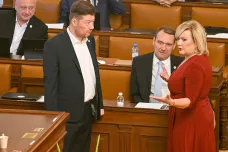 Na Ústavní soud se opozice obrátí, jakmile změna valorizace důchodů vyjde ve sbírce. Prezidenta za podpis kritizuje