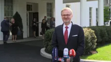 Brífink premiéra Petra Fialy po návštěvě Bílého domu