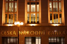 Před šesti lety spustila centrální banka intervence k oslabení koruny. Hlasování bylo tehdy těsné