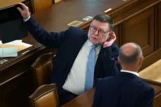 Poslanci schválili základní parametry rozpočtu na rok 2024 se schodkem 252 miliard