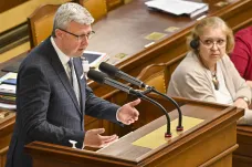 Poslanci se sešli na další mimořádné schůzi. Babiš kritizoval vládu, Kupka jeho vystoupení označil za „rádio Jerevan“