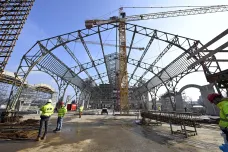 Už dva roky se opravuje Průmyslový palác na pražském Výstavišti. Letos přijdou na řadu střechy