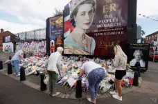 O smrti Alžběty II. už vědí i její včely. Dlouholetou tradici splnil královský včelař