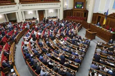 Pět členů ukrajinské vlády nabídlo demisi