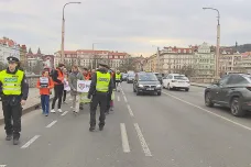 Na řadě míst, kde je v Praze potřeba třicítka, už podle politiků je. Aktivisté ji ale chtějí jako pravidlo, ne výjimku