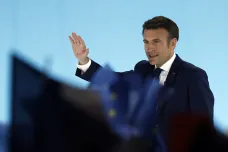 Francouzi vybírají prezidenta. Macron i Le Penová podle průzkumů postupují do druhého kola
