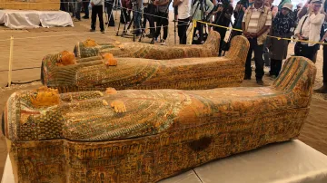 Egypt představil nově nalezené sarkofágy