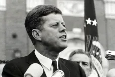 De facto: Odtajněné dokumenty můžou říct více o atentátu na Kennedyho