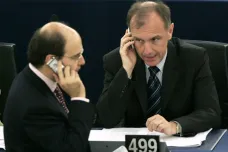 Roaming, Erasmus, vrácení zboží. Mezi přínosy členství v EU Češi čím dál častěji počítají i obranu a bezpečnost